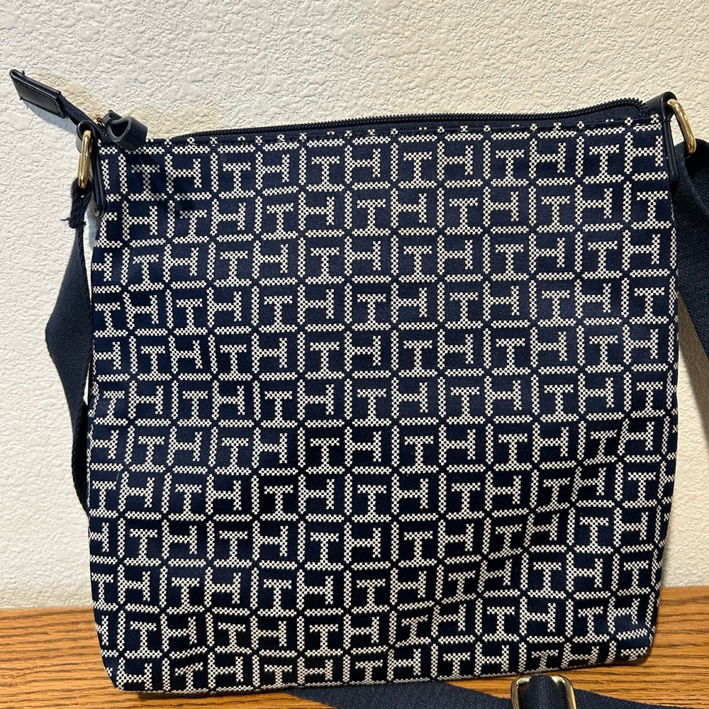 Tommy Hilfiger Crossbody Purse - Picture 2 of 12